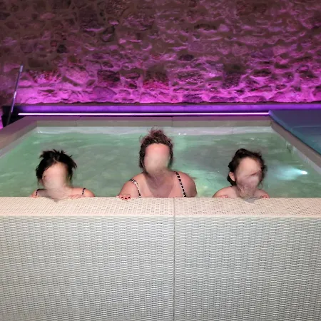Lujosa Con Piscina Villa