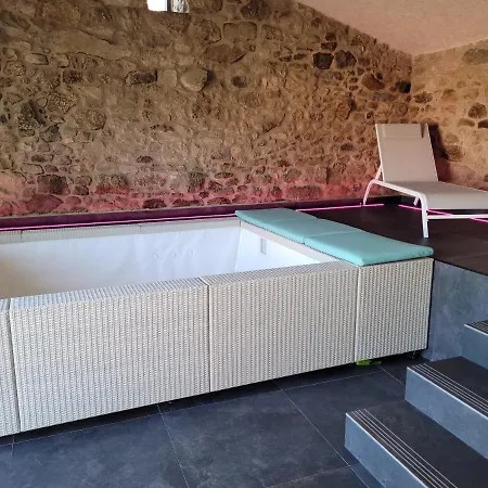 Lujosa Con Piscina