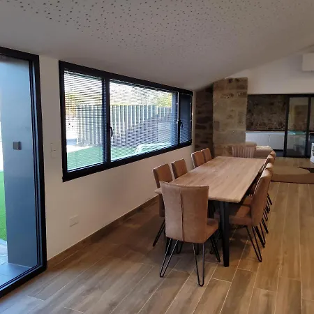 Lujosa Con Piscina *