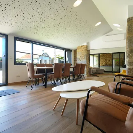 Lujosa Con Piscina Villa