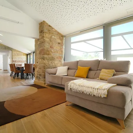 Lujosa Con Piscina Villa